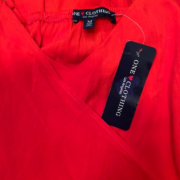 BNWT ONE ❤️ CLOTHING, L.A., WOMEN’S RED ROMPER. WOMEN’S SIZE MEDIUM - Picture 2 of 6